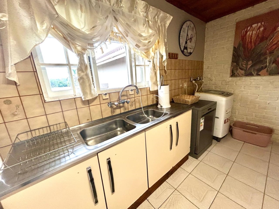 5 Bedroom Property for Sale in Beacon Bay Eastern Cape